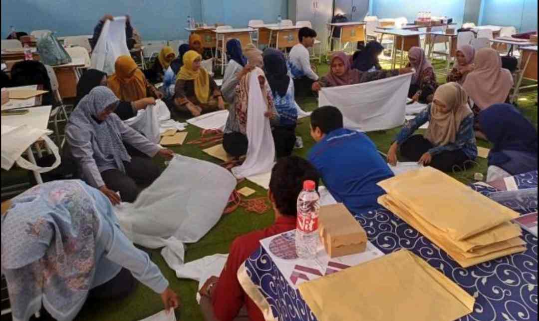 Kolaborasi Unesa-MGMP Seni Budaya SMK/SMA Gresik dalam Pelatihan Tekstil Gulijat