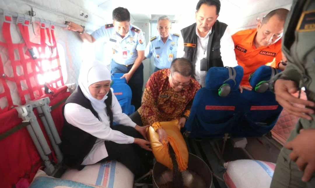 Hijaukan Arjuno-Welirang, Jatim Tabur 1,5 Ton Benih Melalui Udara