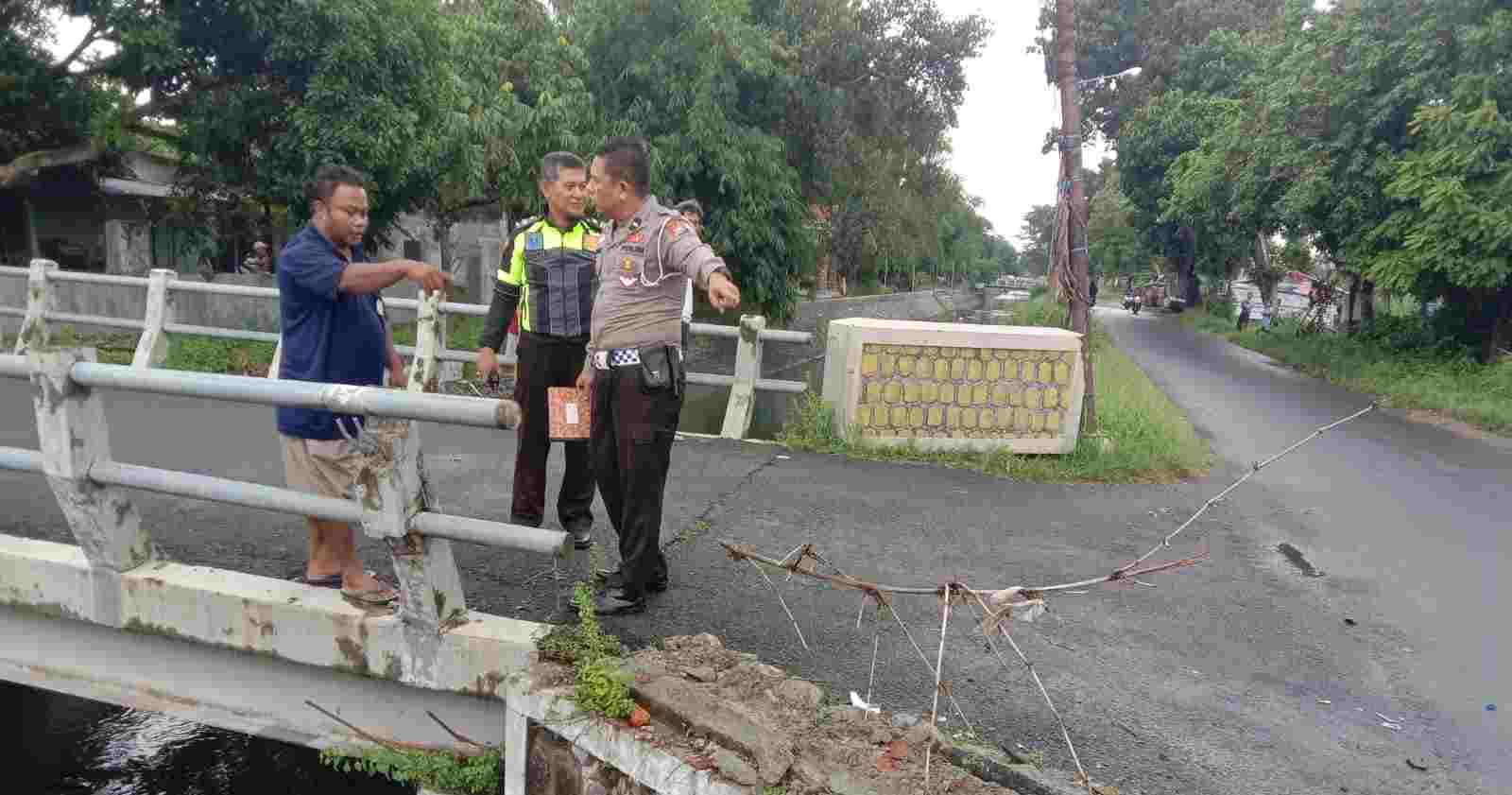 Mahasiswa Tewas Tabrak Pembatas Jembatan Brambang Jombang