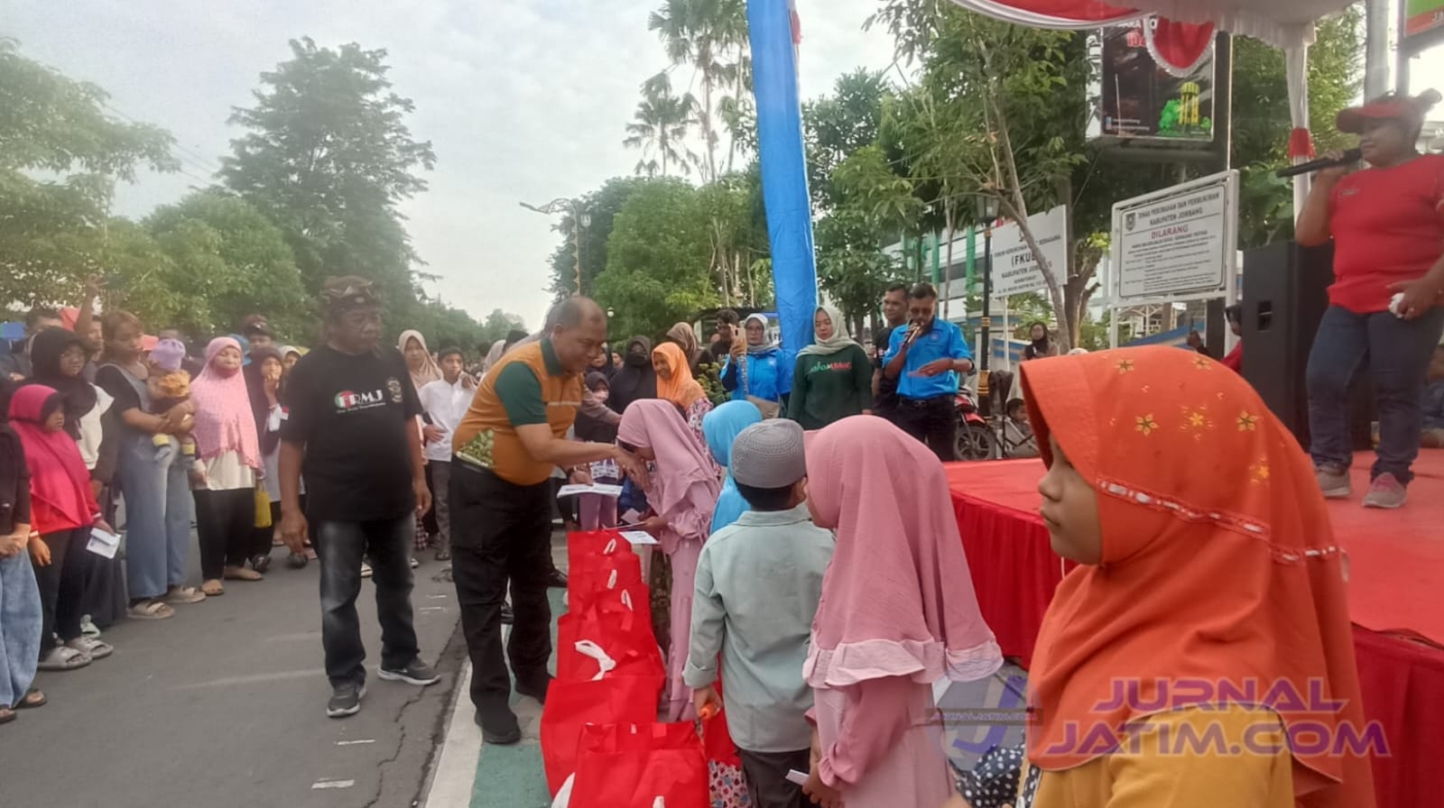 Sambut Ramadan, PKL Car Free Day Jombang Lakukan Kebaikan Santuni Anak Yatim