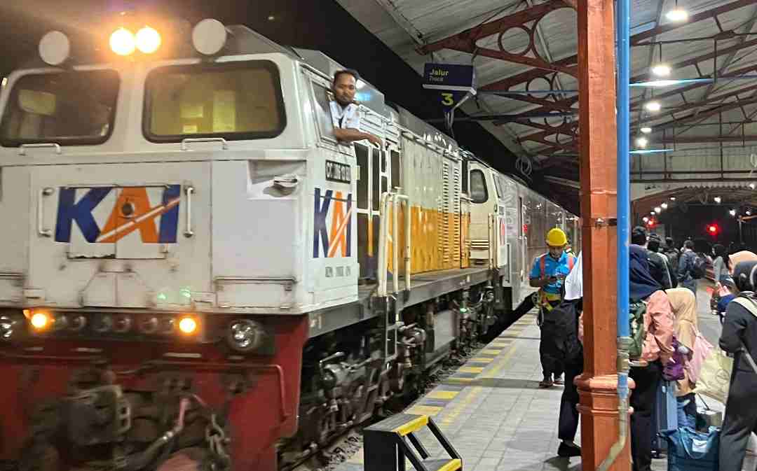 Banyak Warga Mudik Awal saat Libur Panjang dari Stasiun Jombang di Wilayah Daop 7