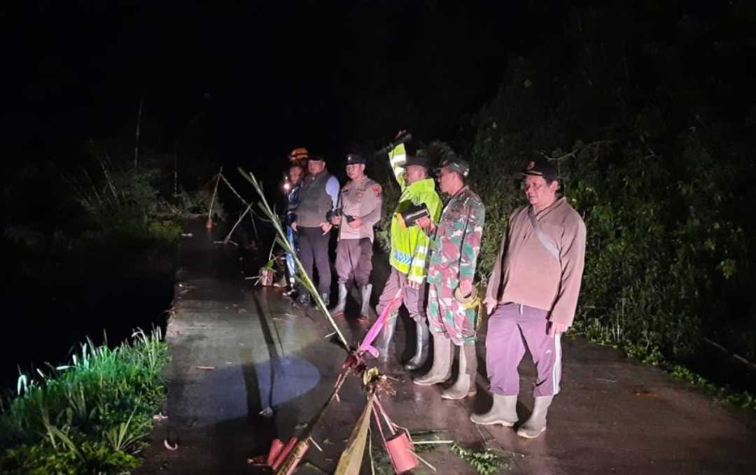 Tebing Longsor Putus Jalan Penghubung Antardusun di Tulungagung