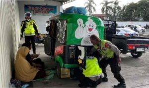 Kisah Haru Satu Keluarga Asal Jakarta Mudik ke Banyuwangi Naik Bajaj, Mogok di Mojokerto
