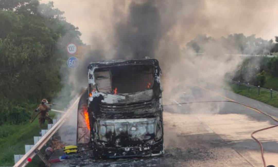 Kronologi dan Penyebab Bus Pahala Kencana Terbakar di KM 705 Tol Jombang