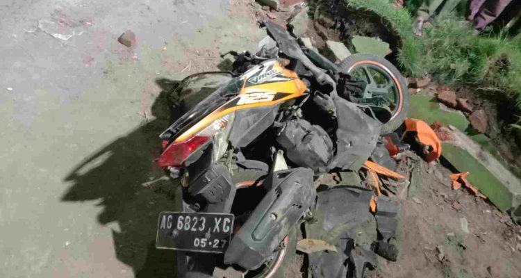 Motor Hancur Tertabrak Truk di Jombang, Dua Mahasiswi Asal Nganjuk Nyaris Dijemput Maut