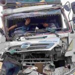Kecelakaan Mengerikan di Depan Stasiun Jombang, Truk Gandeng Ringsek, Sopir Terjepit