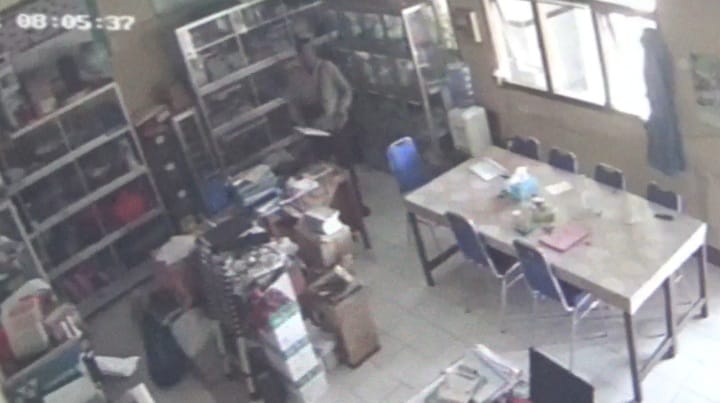 Sekolah di Jombang Kemalingan, Laptop dan Uang Disikat Pencuri