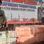 Penampakan Tumpukan Uang Palsu Rp1 Miliar di Polres Jombang, Ini 4 Orang Pengedarnya