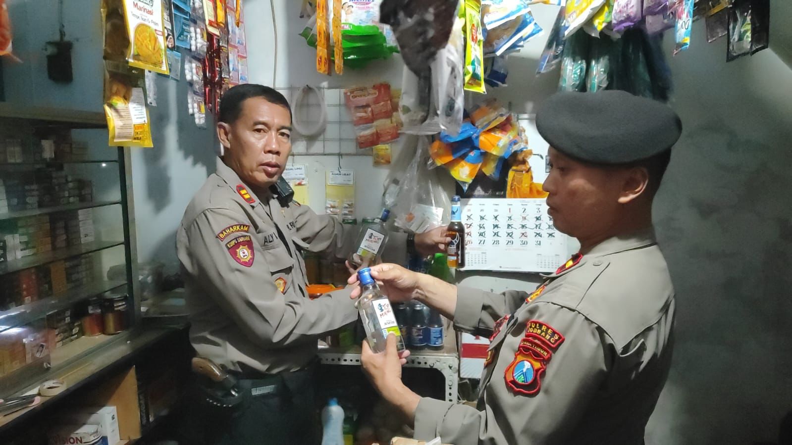 Polisi Jombang Obok-obok Warung Sembako di Sentul, Temuannya Mengejutkan