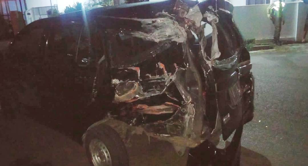 Mobil Sigra Ringsek Ditabrak KA Kertanegara di Blitar, Pengemudi Selamat dari Maut