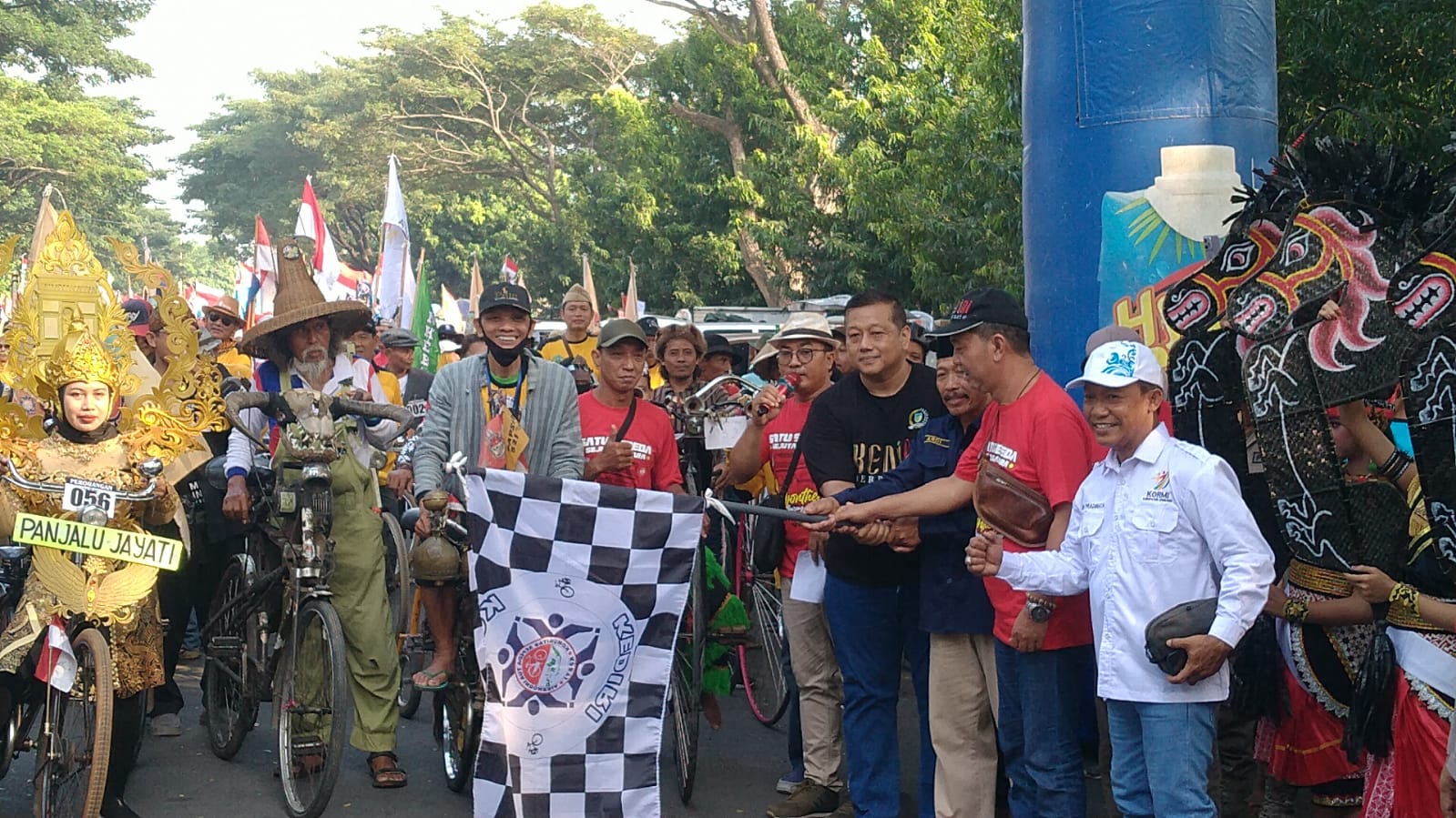 Ribuan Ontelis Padati Kawasan Wisata Simpang Lima Gumul Kediri