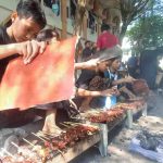 Idul Adha Penuh Kebersamaan Santri Tebuireng Jombang Bakar Sate Rame-rame di Pesantren