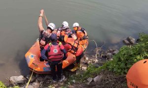 Mayat Misterius Tersangkut Kail Pemancing di Sungai Brantas Jombang