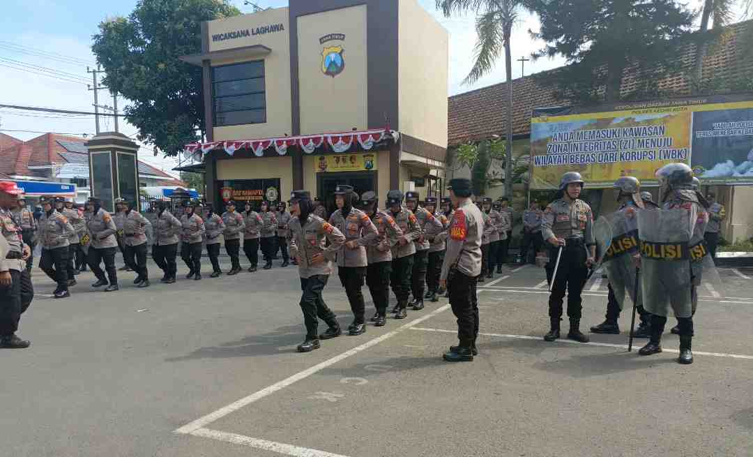 Tiga Pleton Polisi Latihan Pengendalian Massa Pilkada Kediri 2024