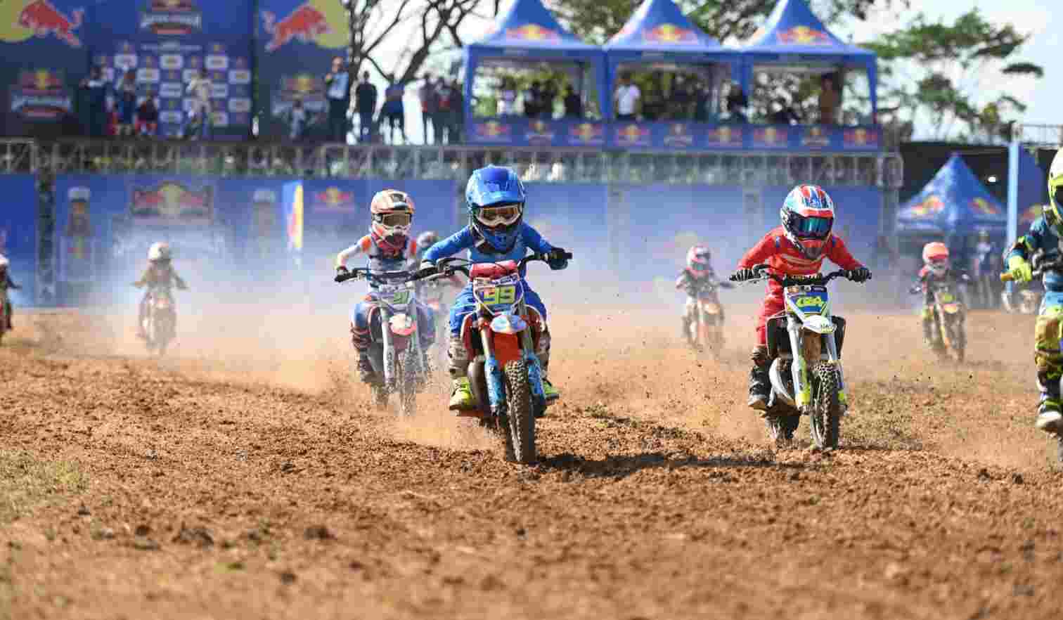 Adu Kemampuan Crosser Terbaik Nasional dan Internasional di Sirkuit Praga Tulungagung