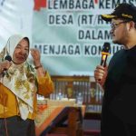 Perempuan Ini Tiba-tiba Menangis saat Berbincang dengan Bupati Kediri