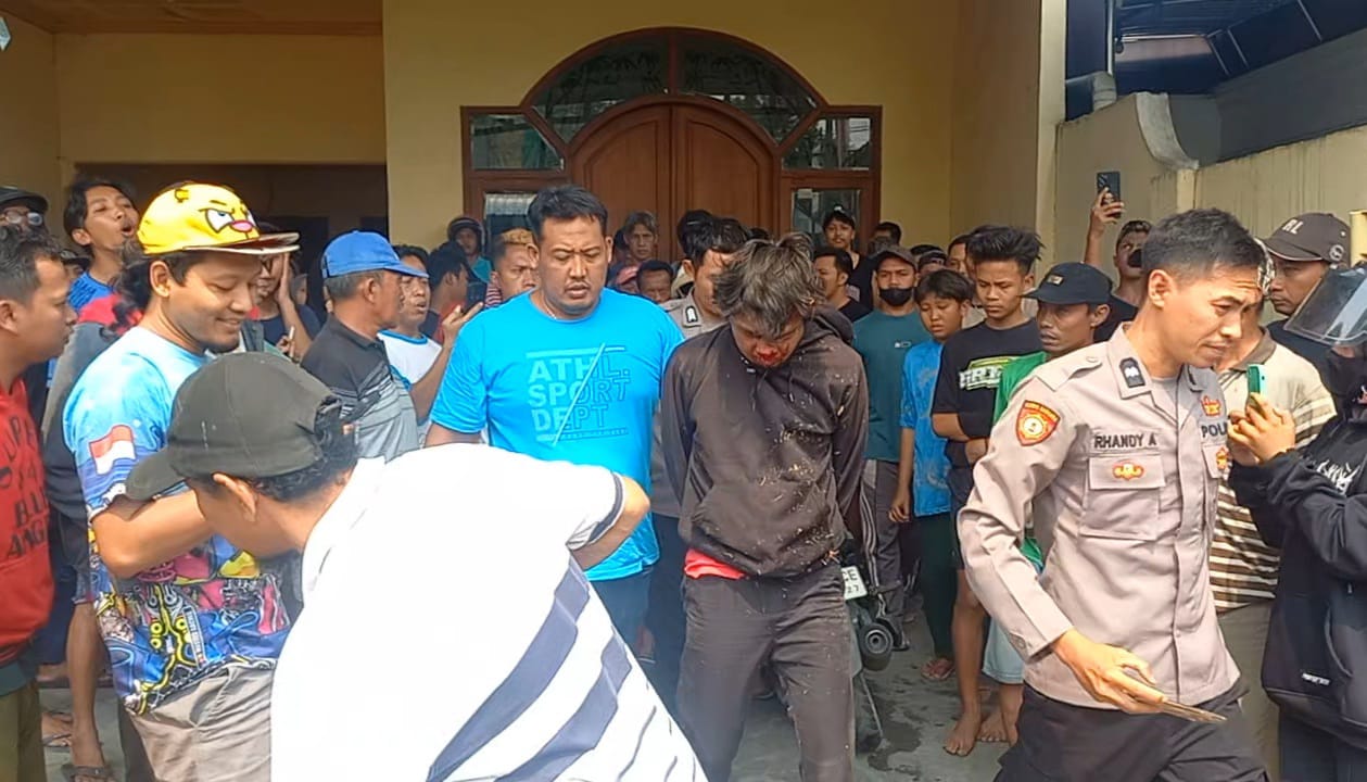 Pelaku Jambret Emak-emak di Depan Rumah Mancilan Jombang Babak Belur Dimassa