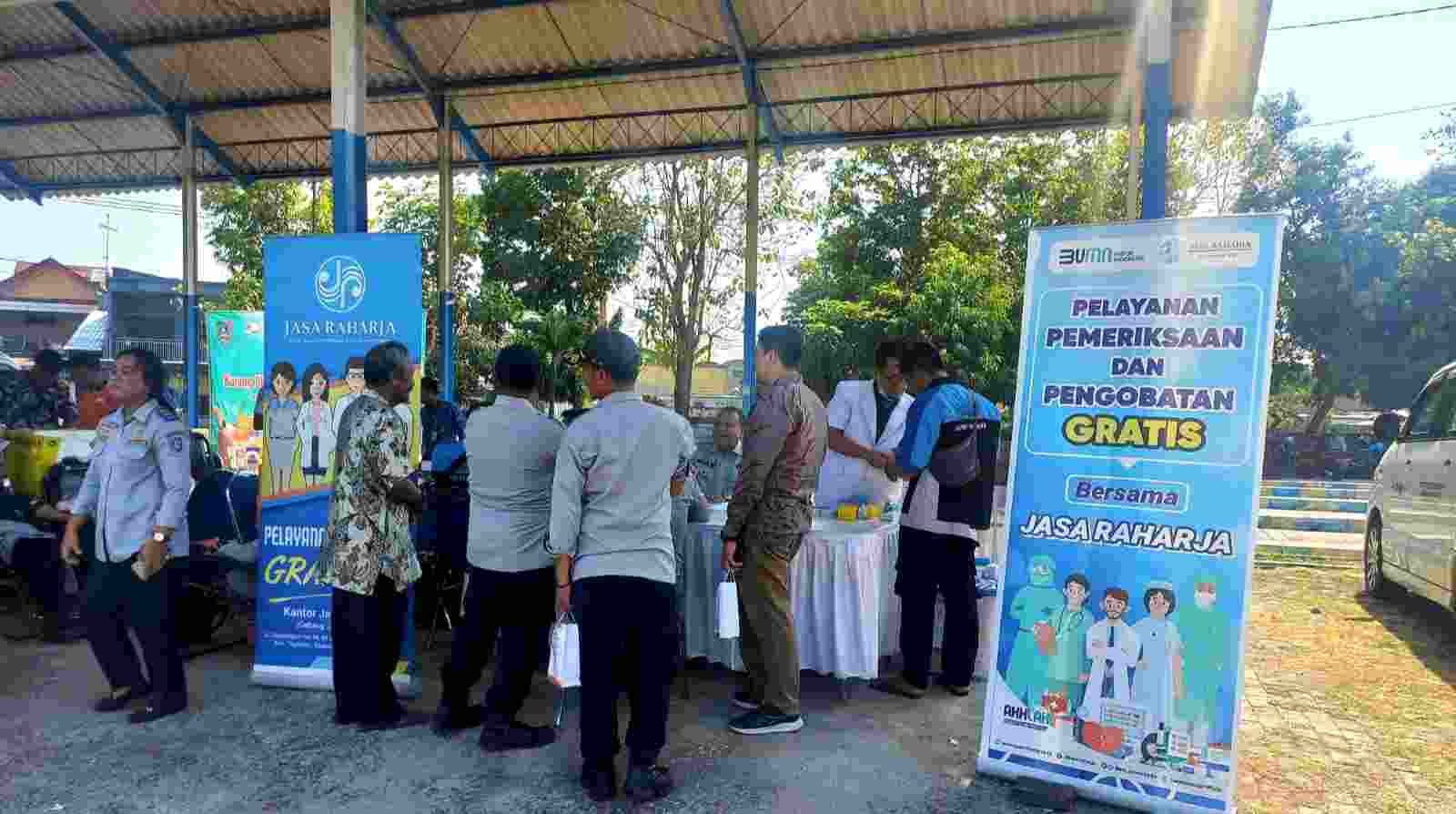 Jasa Raharja Gelar Pemeriksaan Kesehatan Kru Bus dan Masyarakat di Terminal Jombang