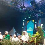 Lautan Ibu-ibu Muslimat Bersama Mundjidah dan Khofifah Hijaukan Alun-alun Jombang