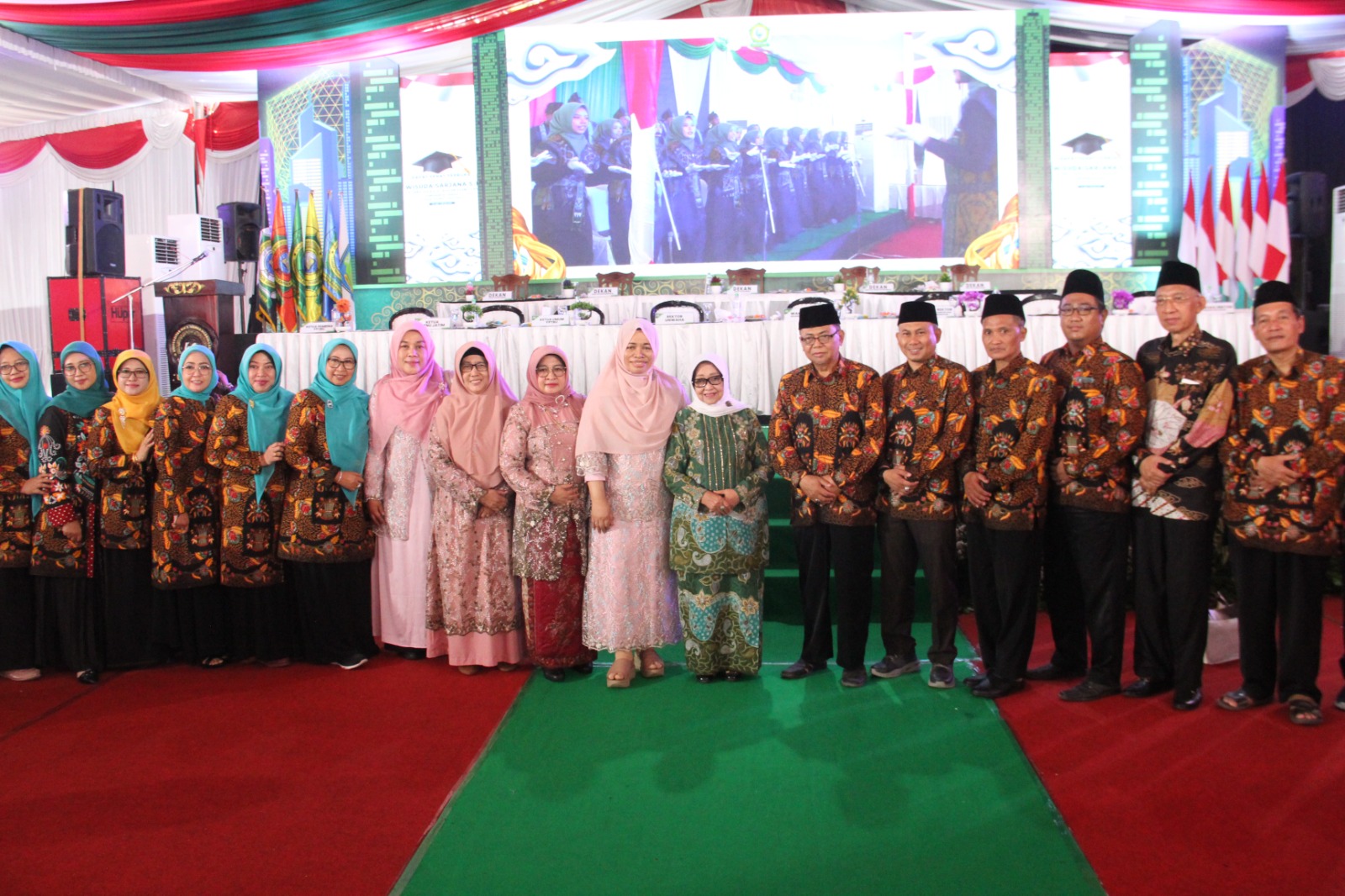 Mundjidah Doakan Ilmu Wisudawan Unwaha Jombang Bermanfaat dan Berkah