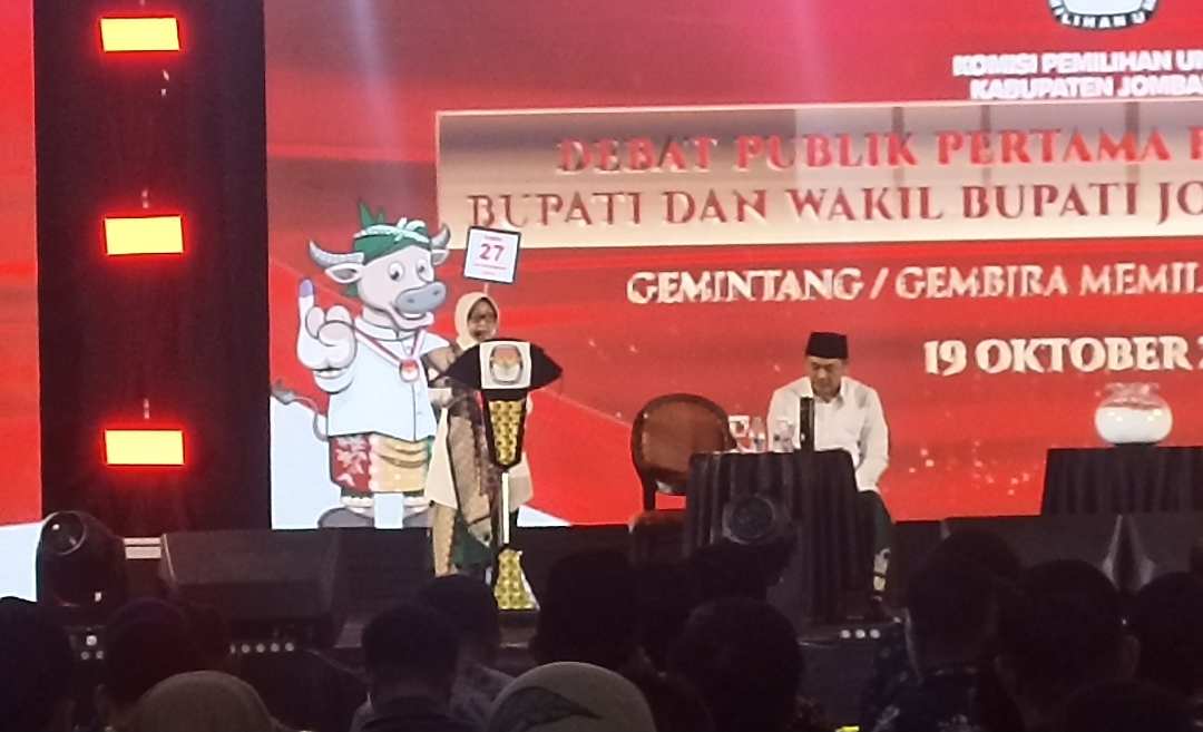 Mundjidah Beberkan Keberhasilan Atasi Banjir saat Debat Perdana Pilkada Jombang 2024