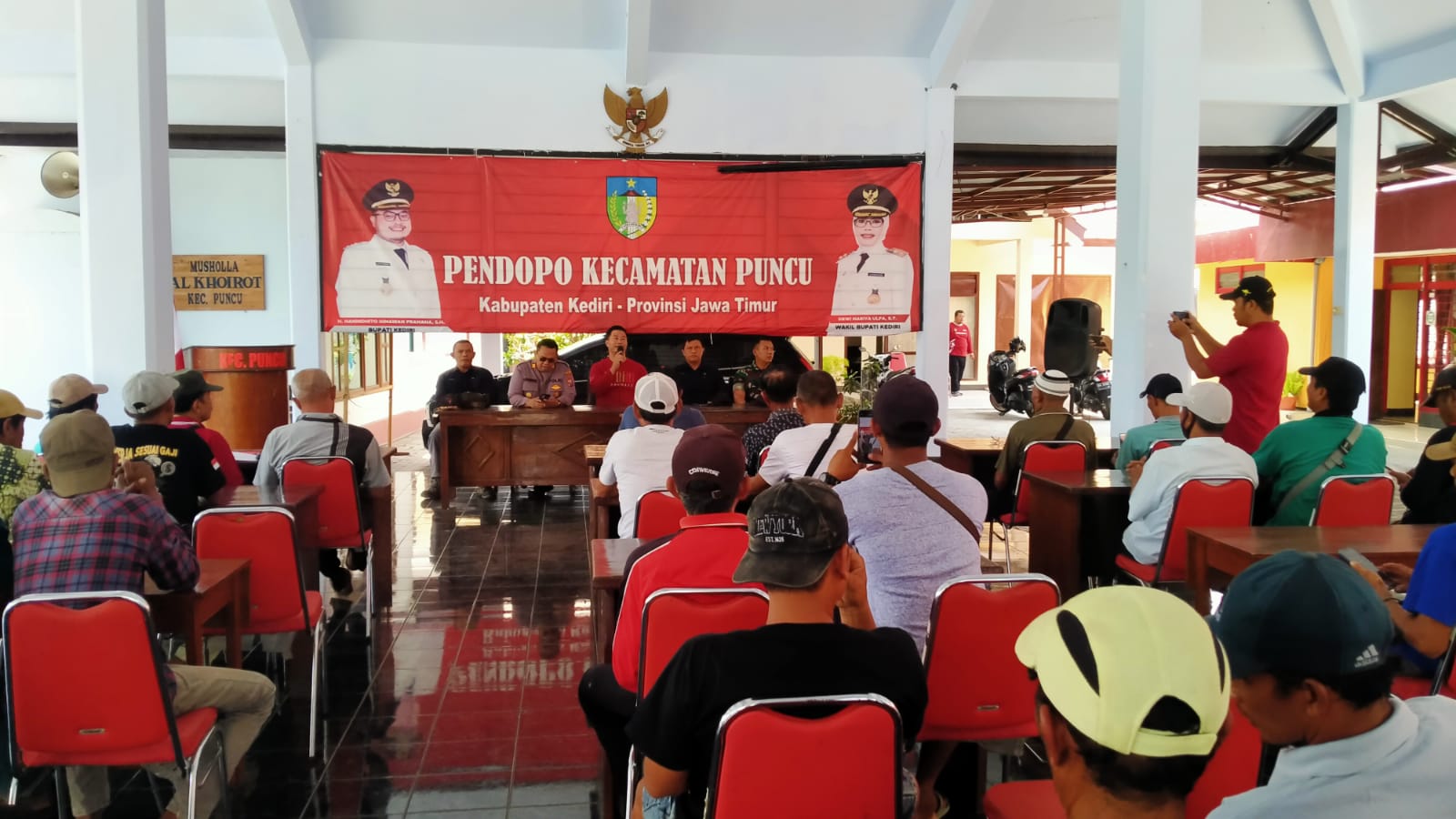 Warga Satak Geruduk Kantor Kecamatan Puncu Kediri, Desak Hak Garap Tanah Perhutani