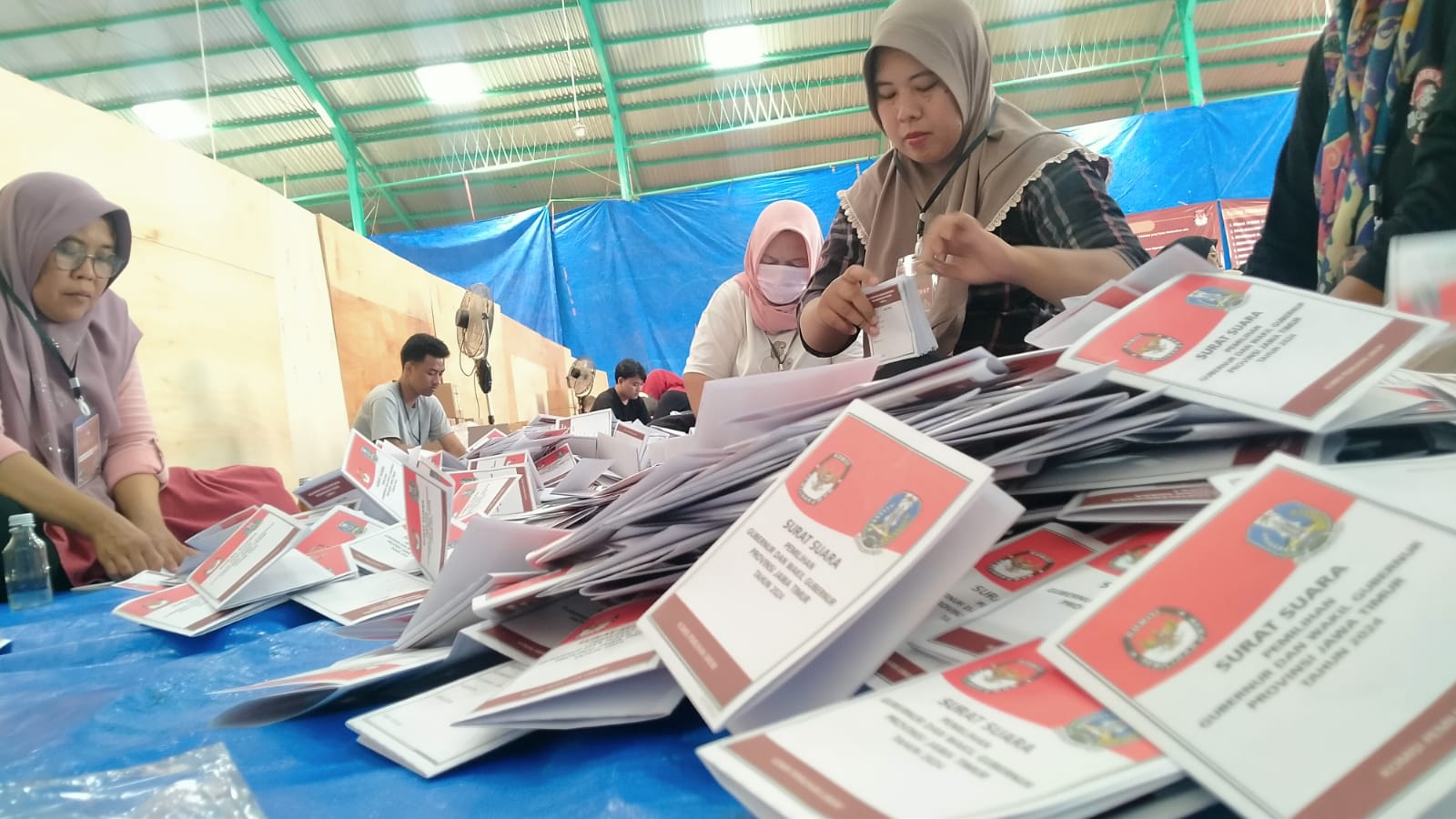 KPU Kabupaten Kediri Mulai Sortir dan Lipat Surat Suara Pilkada 2024, Terget 4 Hari Selesai