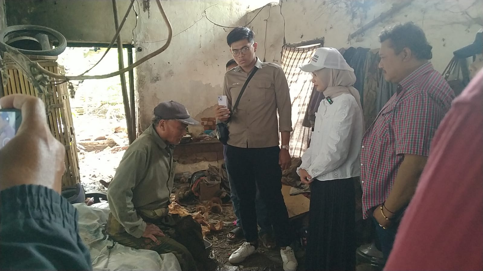 Vinanda Kunjungi Rumah Seorang Kakek di Kota Kediri yang Rusak