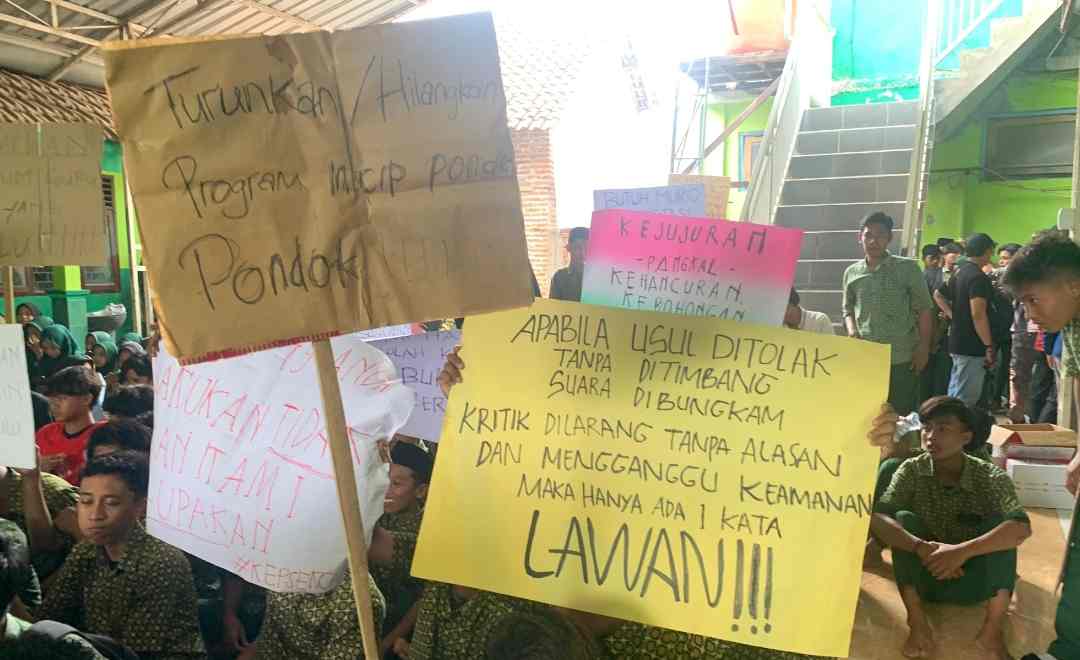 Demo Siswa Aliyah di Jombang, Tuntut Kepala Madrasah dan Ketua Yayasan Dicopot