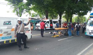 Innalilahi, Satu Keluarga Naik Motor Bonceng 4 Tabrak Truk di Jombang, 2 Orang Meninggal