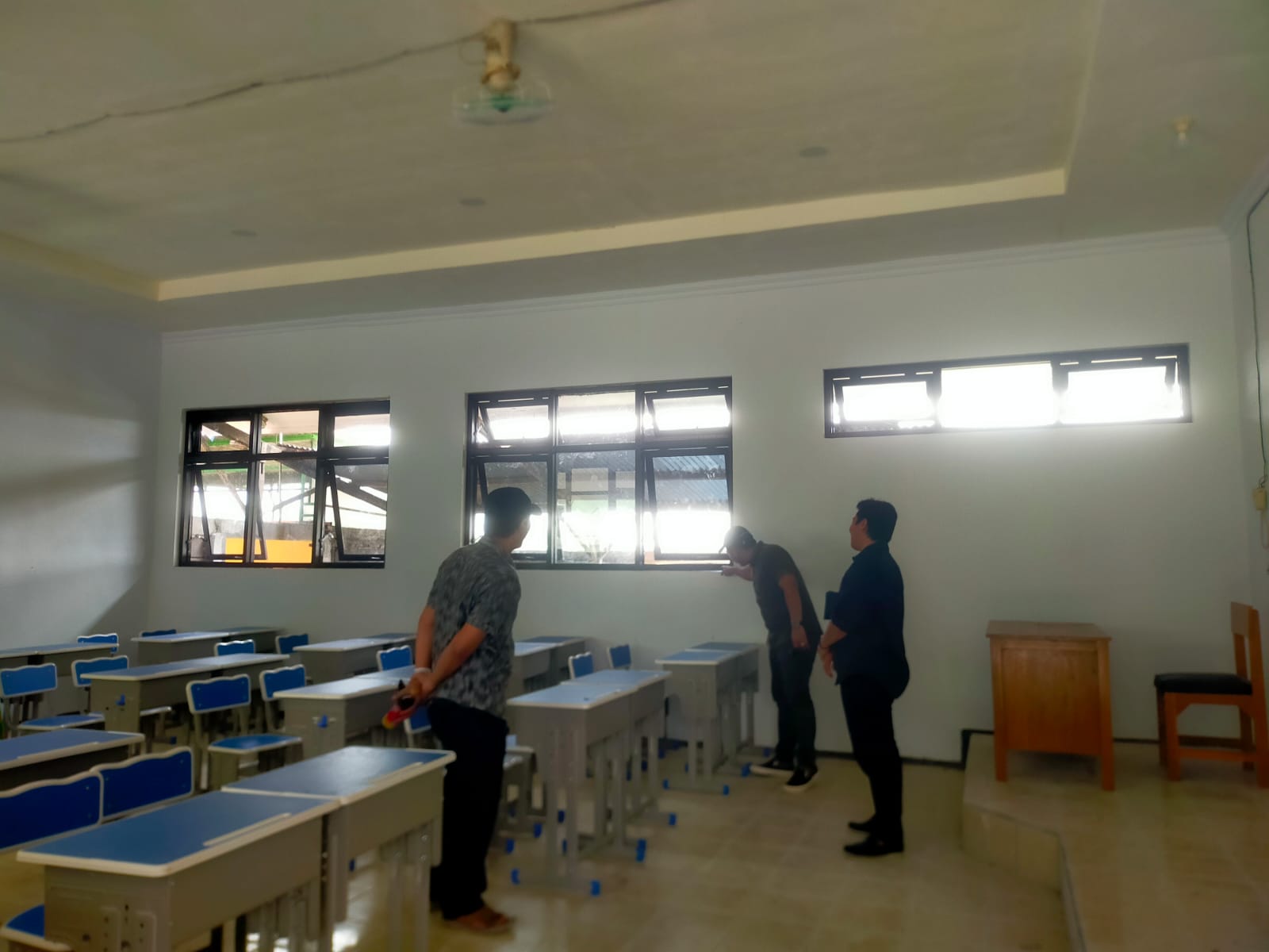Sidak Proyek Molor, Komisi C DPRD Jombang Sebut Pekerjaan di SMPN 6 Kurang Maksimal