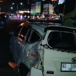 Minibus Terobos Palang Pintu Ringsek Ditabrak Kereta Api di Kediri