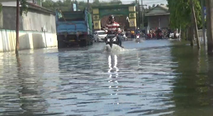 Terdampak Banjir, Begini Pelayanan di Samsat Jombang