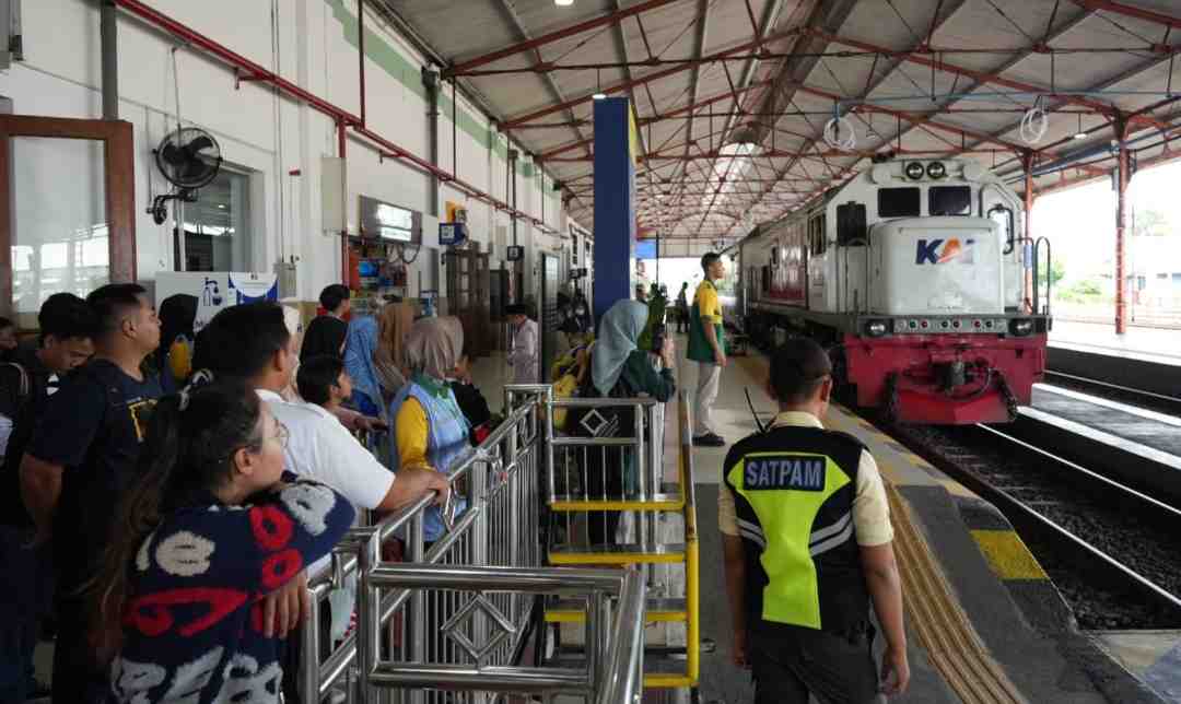 Segini Jumlah Penumpang Keluar Masuk di Stasiun Jombang Pada Hari Natal 2024