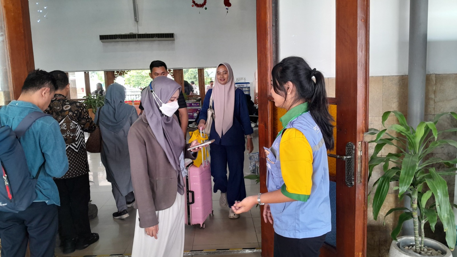 Liburan Nataru, KAI Daop 7 Madiun Tambah Petugas
