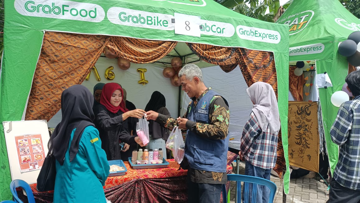 Bazar HUT ke-42 Fakultas Pertanian Uniska Kediri: Kolaborasi, Inovasi, dan Antusiasme