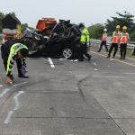 Kecelakaan di Tol Jombang, 2 Pegawai Dinsos Tewas, Mobil Avanza Rusak Parah