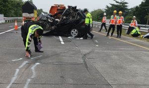 Kecelakaan di Tol Jombang, 2 Pegawai Dinsos Tewas, Mobil Avanza Rusak Parah