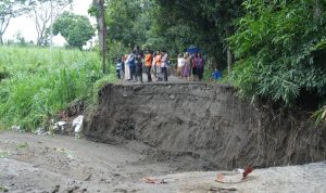 Jalan Utama Penghubung Antardesa di Kediri Putus Total, Ini Alternatifnya