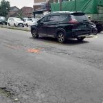 Lubang di Jalan Raya Jombang Memakan Korban, Emak-emak Tertabrak Truk