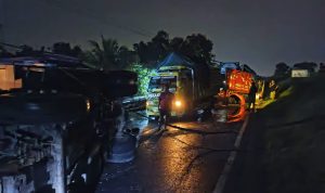 Selip, Dua Truk Tabrakan Adu Banteng di Jalur Jombang-Mojokerto