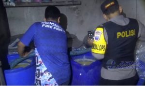 Polisi Gerebek Home Industry Miras Arak di Jombang, Omzetnya Fantastis