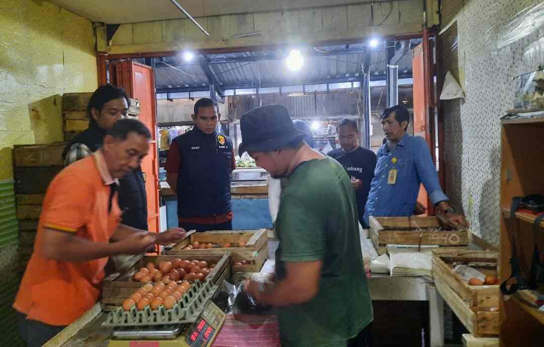 Sidak Pasar di Jombang Pastikan Harga Stabil, Stok Kebutuhan Ramadan Tercukupi