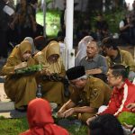 Tanpa Sekat, Momen Wali Kota dan Wawali Kediri Berbuka Puasa Bersama Ribuan Warga