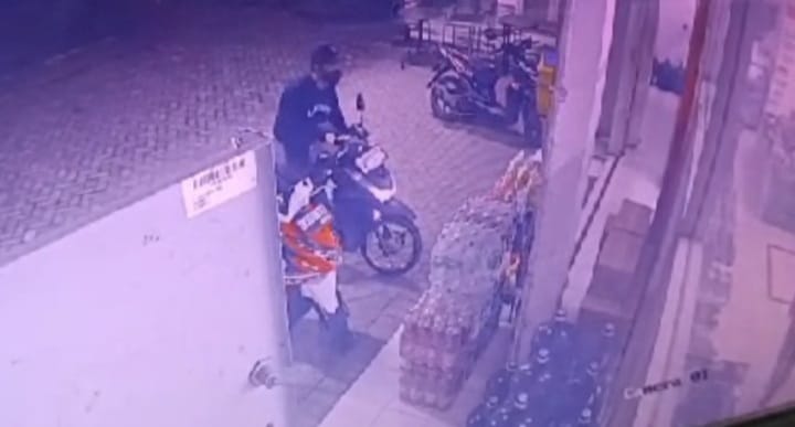 Hati-hati, Maling Gagal Mencuri Motor Pegawai Minimarket di Jombang Masih Berkeliaran