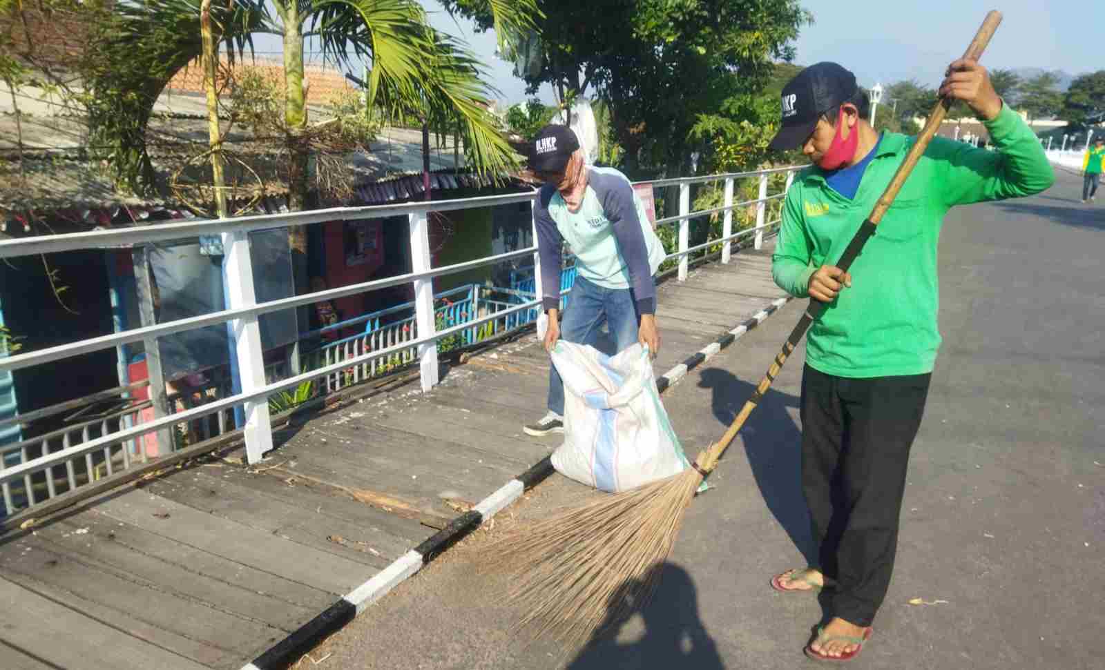 DLHKP Kota Kediri Siaga Penuh! Petugas Kebersihan Tetap Bertugas Saat Lebaran