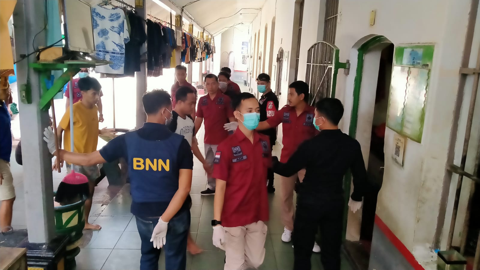 Petugas Gabungan Razia Lapas Kediri Temukan Barang Terlarang, Sajam Hingga Kartu Remi