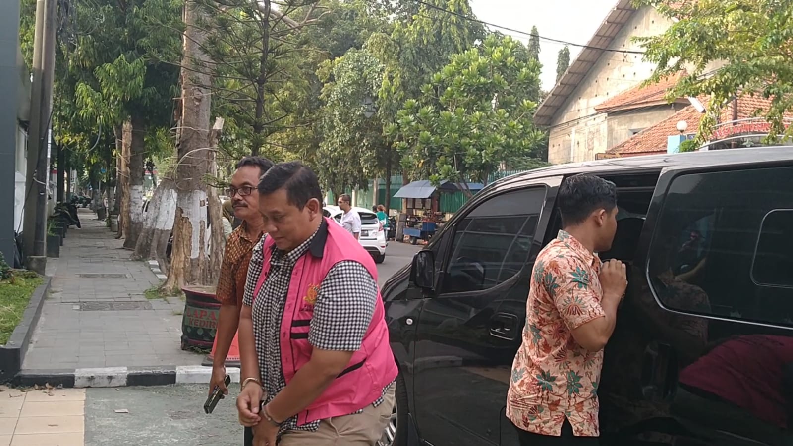 Dugaan Korupsi Hibah, Mantan Ketua dan Wakil Bendahara KONI Kota Kediri Dijebloskan Penjara