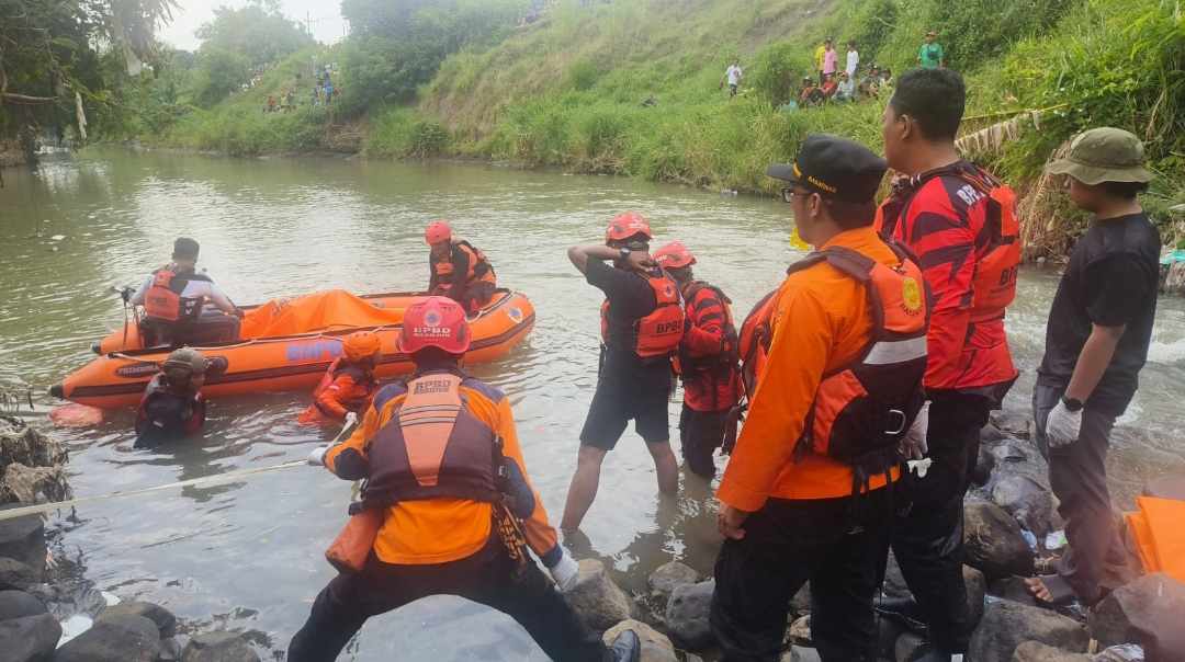 Livina Terjun ke Sungai Nganjuk, Pengemudi Ditemukan Tewas Tenggelam