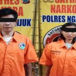 Pasutri Disergap Polisi di Depan Pabrik Rokok di Nganjuk, Transaksi Sabu Gagal